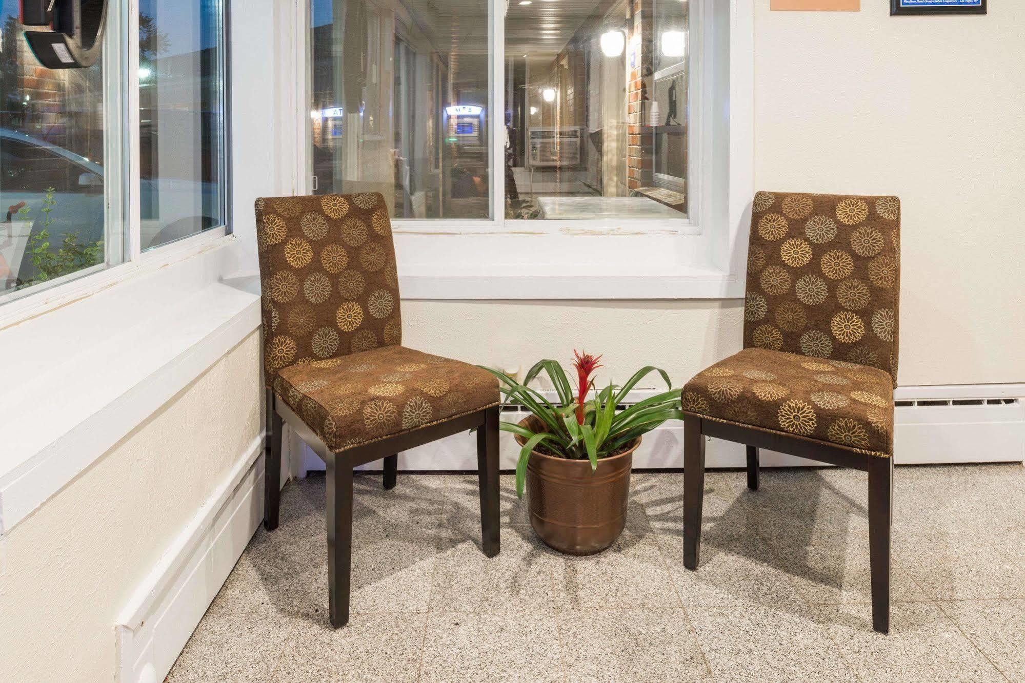 Rodeway Inn Pittsfield Ngoại thất bức ảnh