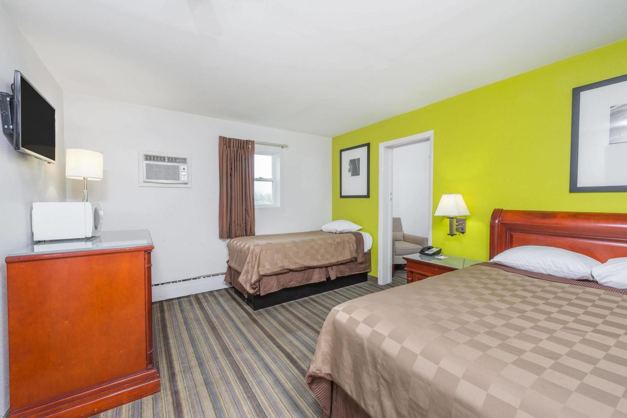 Rodeway Inn Pittsfield Ngoại thất bức ảnh