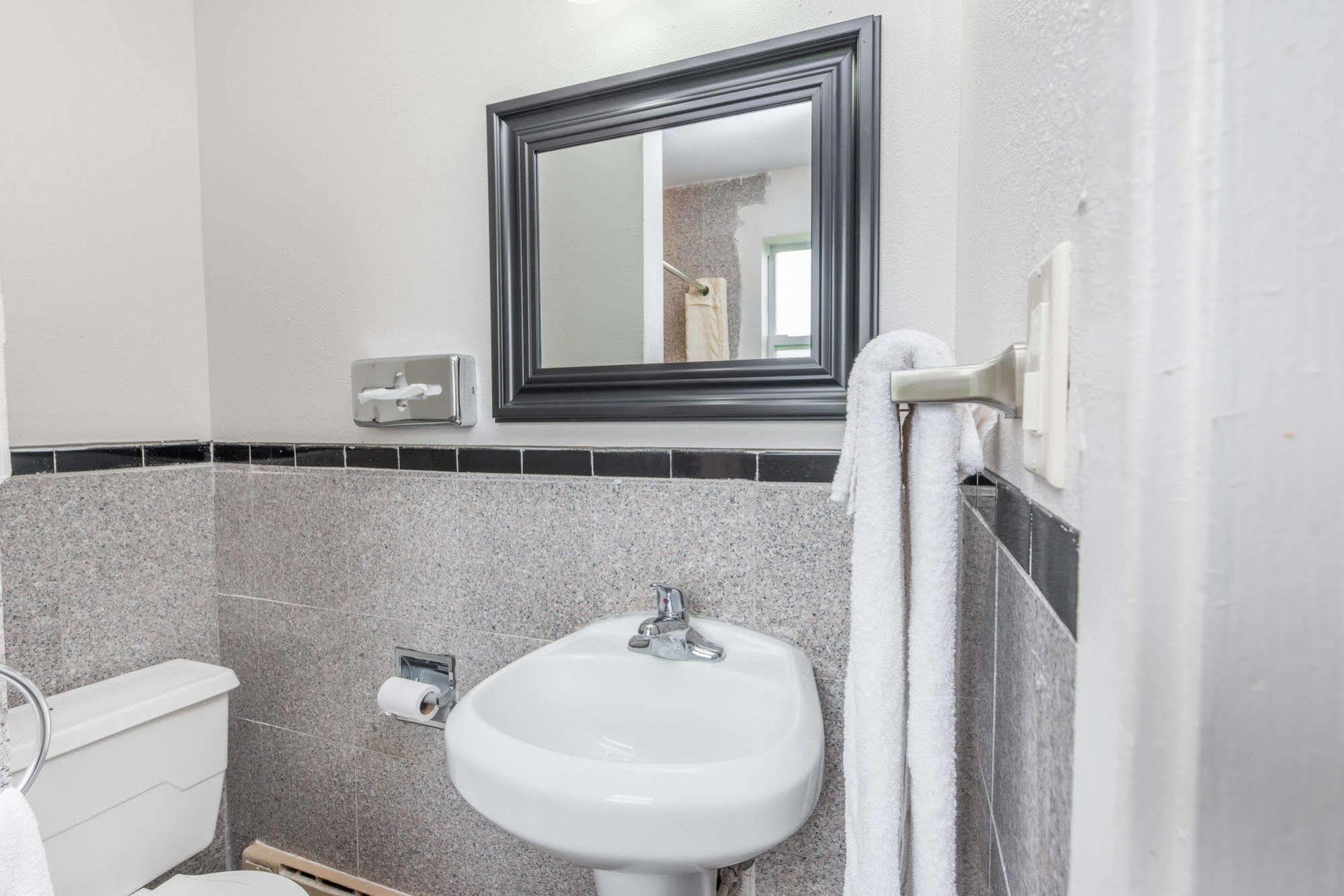 Rodeway Inn Pittsfield Ngoại thất bức ảnh