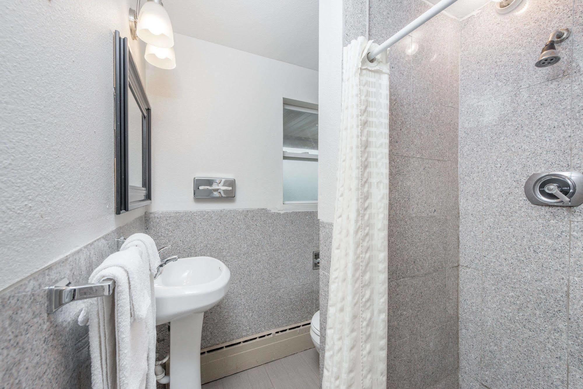 Rodeway Inn Pittsfield Ngoại thất bức ảnh